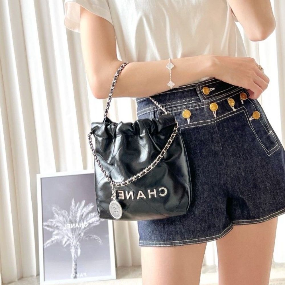 Chanel 22 Mini Handbag Black 22Cm - Image 2