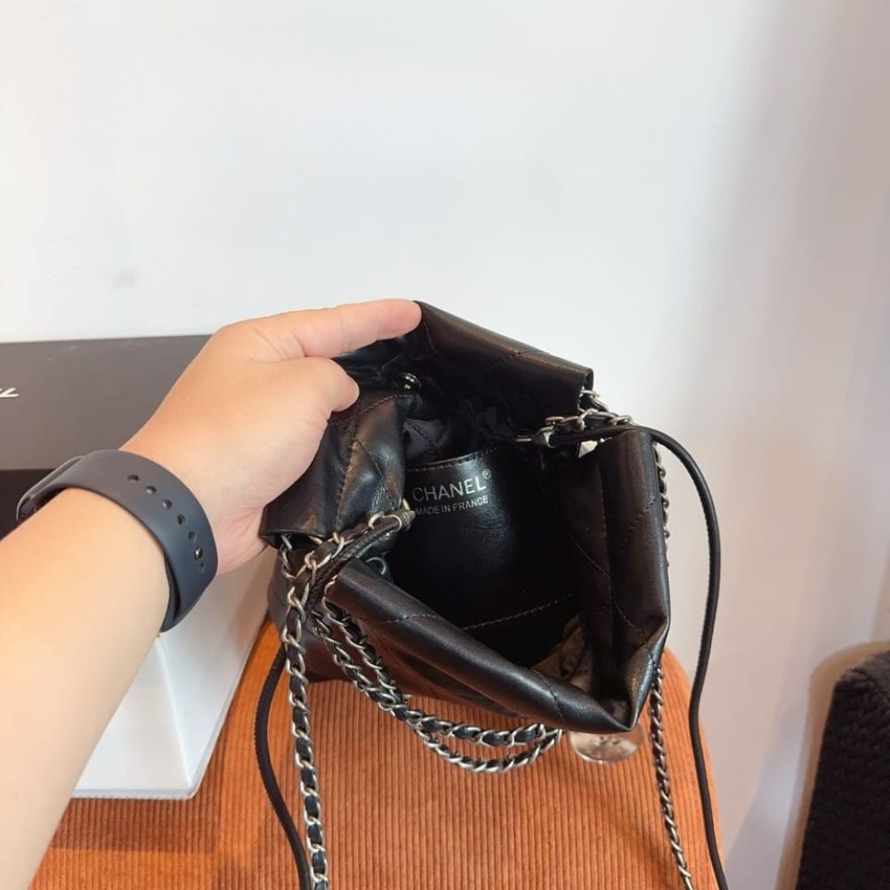 Chanel 22 Mini Handbag Black 22Cm - Image 9