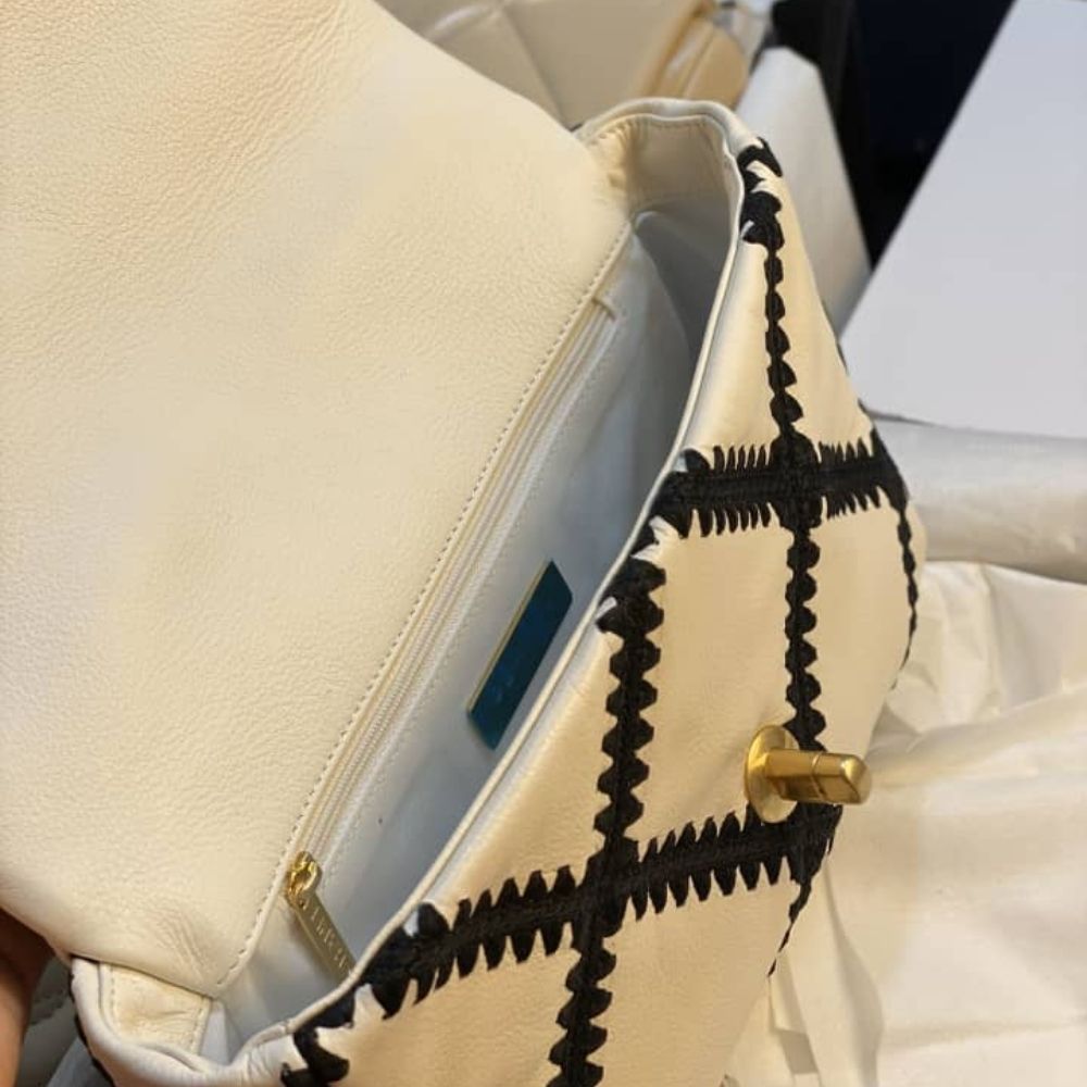 Chanel 19 Small Stitch Crossbody Bag White 25cm - Image 10