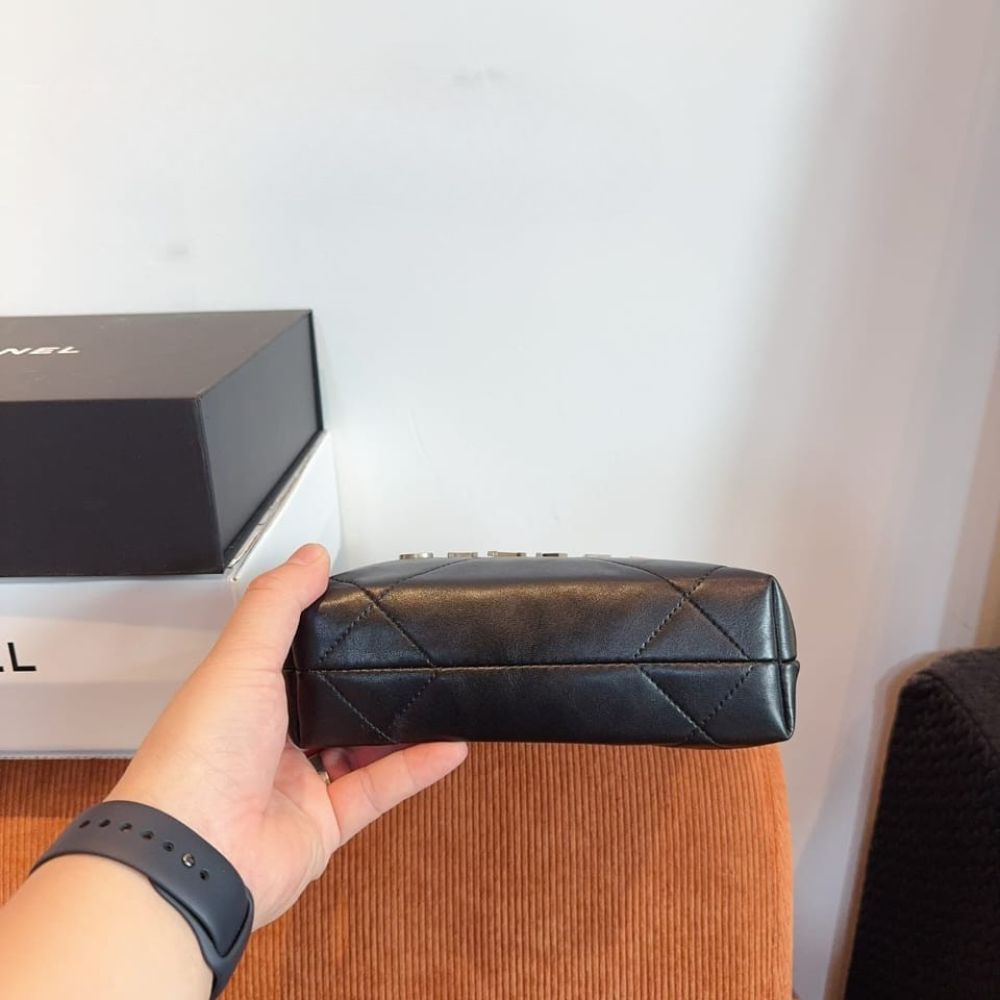 Chanel 22 Mini Handbag Black 22Cm - Image 11