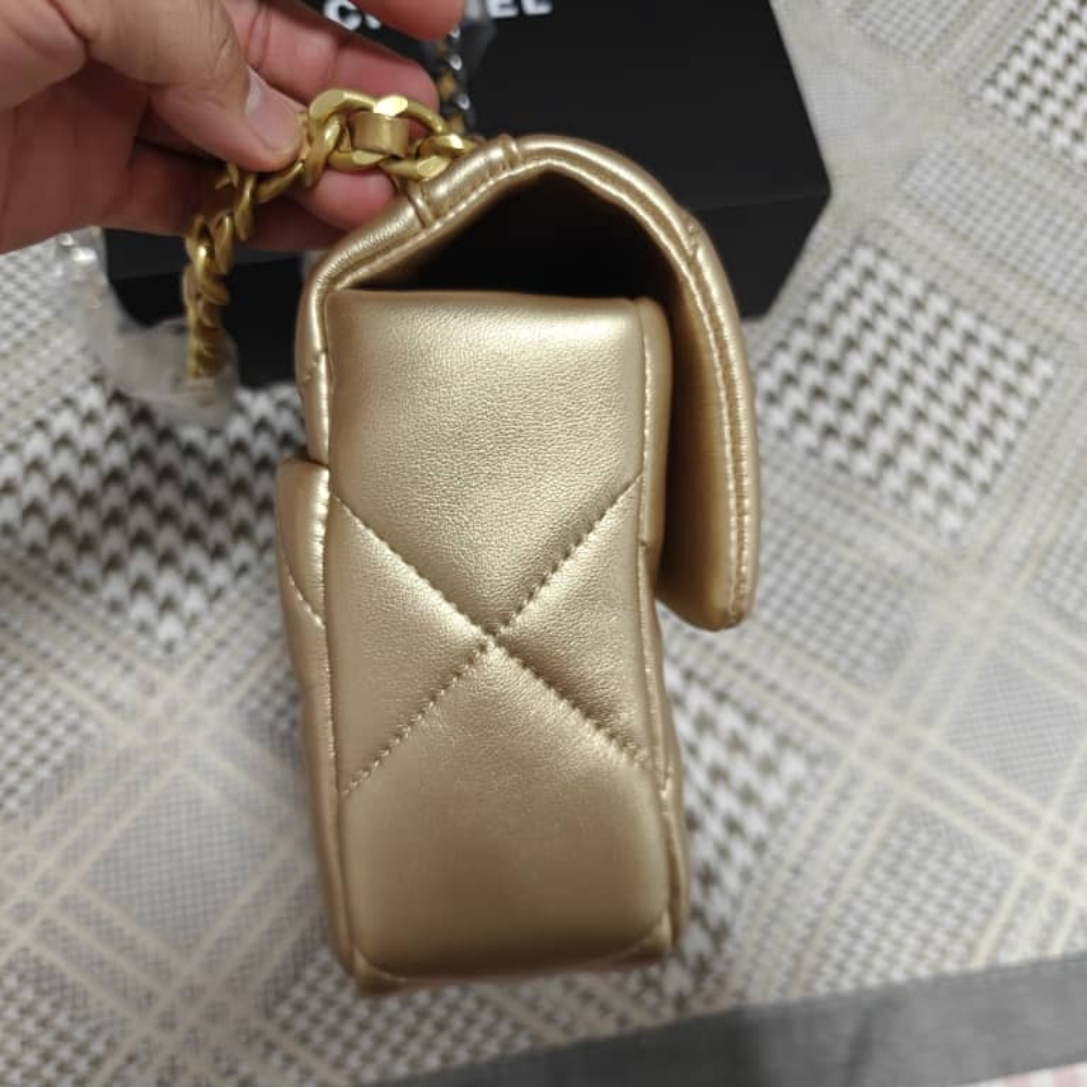 Chanel 19 Small Flap Bag Gold 25cm - Image 7