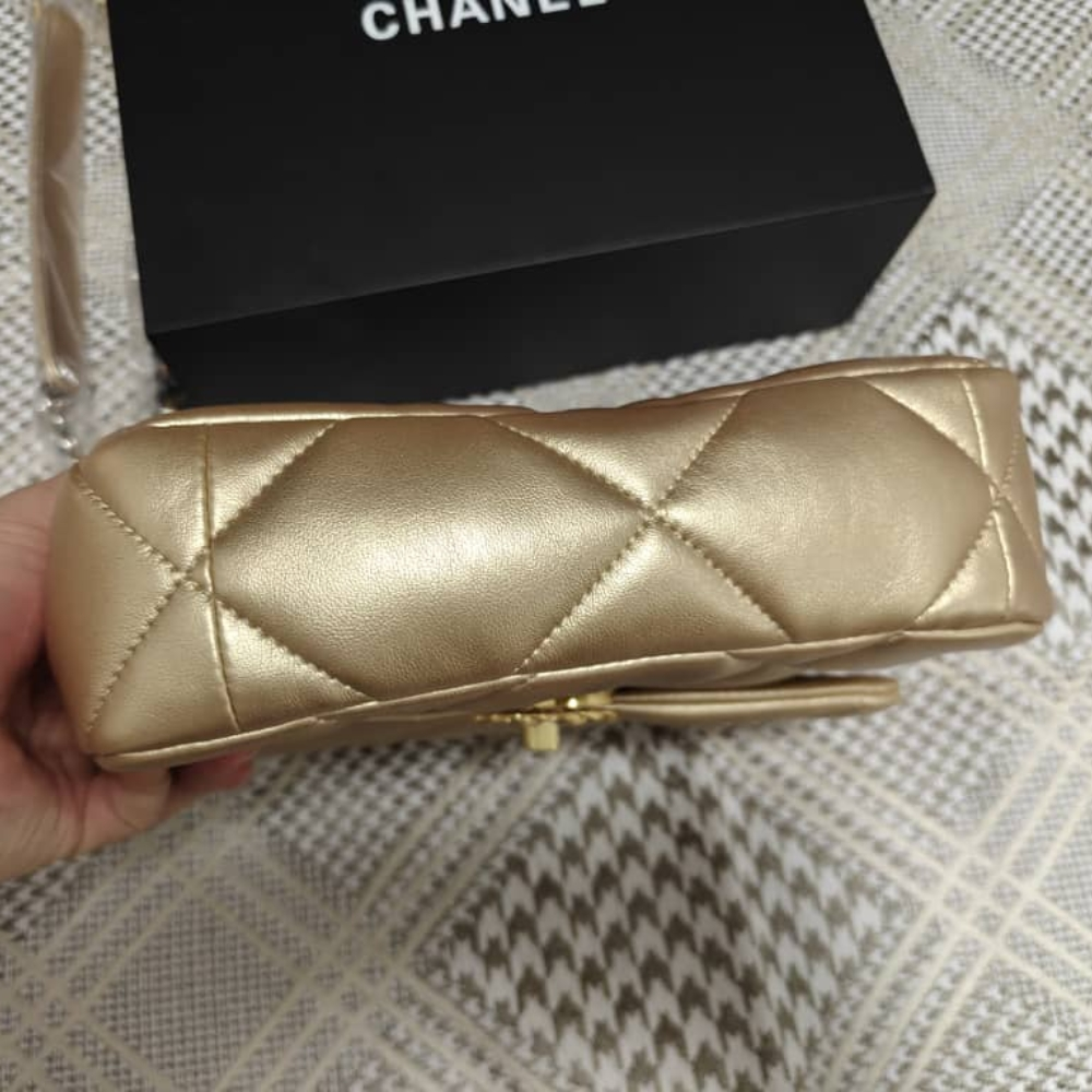 Chanel 19 Small Flap Bag Gold 25cm - Image 9